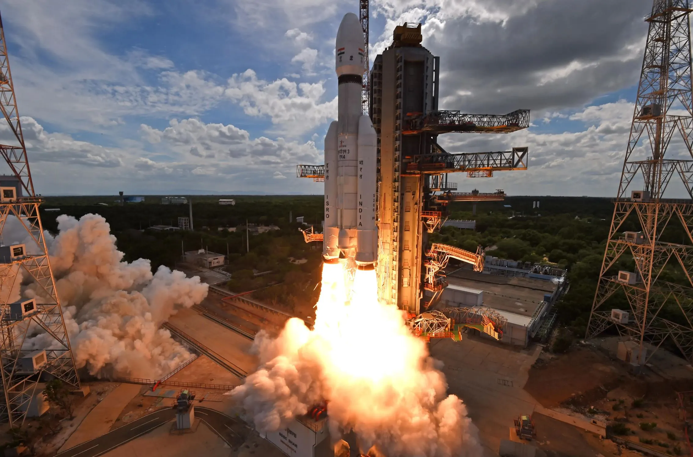 Un razzo LVM-3 che trasporta la navicella Chandrayaan-3 decolla dal Satish Dhawan Space Centre il 14 luglio 2023. Credito: ISRO